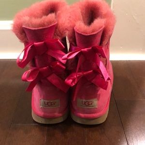 UGG boots with bows. 🎀